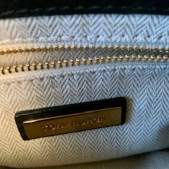 Tory Burch Black Shoulder Bag with Gold Chain Detail - Picture 7 of 8